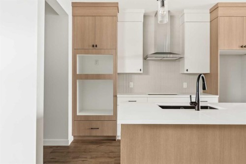 46 Starling Boulevard Nw, Calgary, AB - Indoor Photo Showing Kitchen