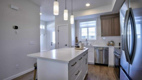 770 Wolf Willow Boulevard Se, Calgary, AB - Indoor Photo Showing Kitchen With Upgraded Kitchen