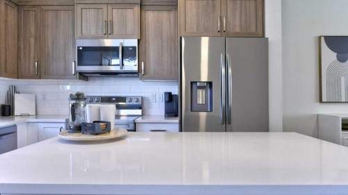 770 Wolf Willow Boulevard Se, Calgary, AB - Indoor Photo Showing Kitchen