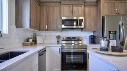 770 Wolf Willow Boulevard Se, Calgary, AB - Indoor Photo Showing Kitchen