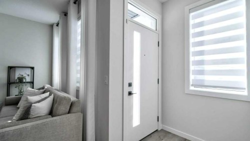 770 Wolf Willow Boulevard Se, Calgary, AB - Indoor Photo Showing Other Room