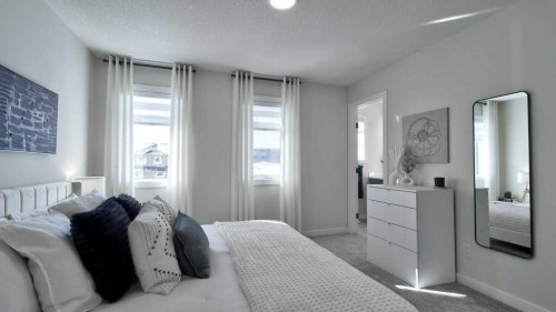 770 Wolf Willow Boulevard Se, Calgary, AB - Indoor Photo Showing Bedroom