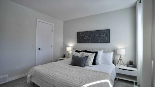 770 Wolf Willow Boulevard Se, Calgary, AB - Indoor Photo Showing Bedroom