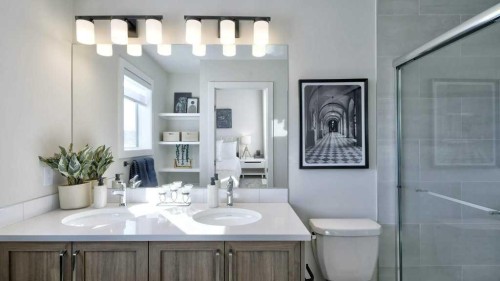 770 Wolf Willow Boulevard Se, Calgary, AB - Indoor Photo Showing Bathroom