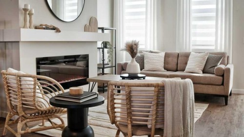 770 Wolf Willow Boulevard Se, Calgary, AB - Indoor Photo Showing Living Room With Fireplace