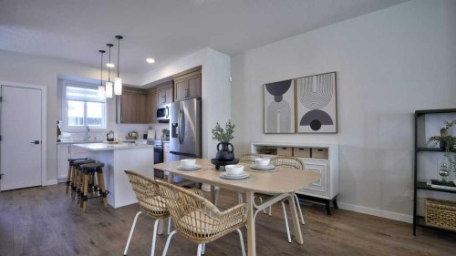 770 Wolf Willow Boulevard Se, Calgary, AB - Indoor Photo Showing Dining Room