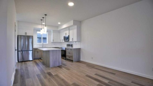 774 Wolf Willow Boulevard Se, Calgary, AB - Indoor Photo Showing Kitchen With Upgraded Kitchen