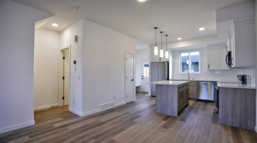 774 Wolf Willow Boulevard Se, Calgary, AB - Indoor Photo Showing Kitchen With Upgraded Kitchen