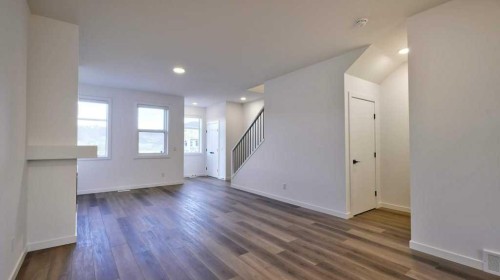 774 Wolf Willow Boulevard Se, Calgary, AB - Indoor Photo Showing Other Room