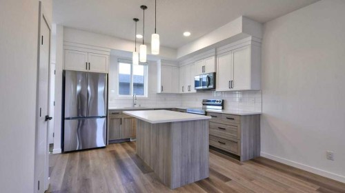 774 Wolf Willow Boulevard Se, Calgary, AB - Indoor Photo Showing Kitchen With Upgraded Kitchen