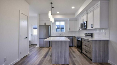 774 Wolf Willow Boulevard Se, Calgary, AB - Indoor Photo Showing Kitchen With Upgraded Kitchen