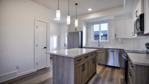 774 Wolf Willow Boulevard Se, Calgary, AB - Indoor Photo Showing Kitchen With Upgraded Kitchen