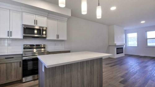 774 Wolf Willow Boulevard Se, Calgary, AB - Indoor Photo Showing Kitchen