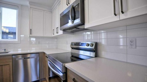 774 Wolf Willow Boulevard Se, Calgary, AB - Indoor Photo Showing Kitchen With Upgraded Kitchen