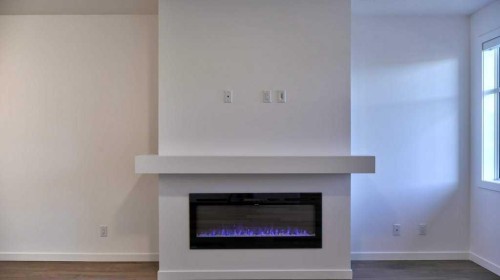 774 Wolf Willow Boulevard Se, Calgary, AB - Indoor Photo Showing Living Room With Fireplace