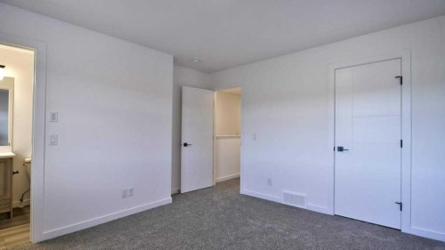 774 Wolf Willow Boulevard Se, Calgary, AB - Indoor Photo Showing Other Room
