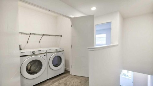 774 Wolf Willow Boulevard Se, Calgary, AB - Indoor Photo Showing Laundry Room