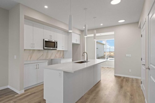 127 Montane Link Se, High River, AB - Indoor Photo Showing Kitchen With Upgraded Kitchen