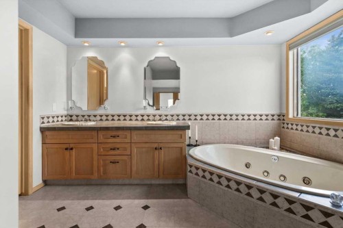 75 Hawkside Close Nw, Calgary, AB - Indoor Photo Showing Bathroom