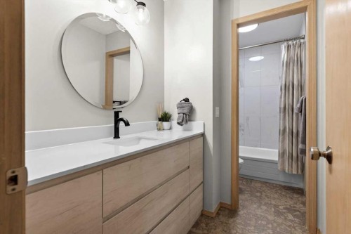 75 Hawkside Close Nw, Calgary, AB - Indoor Photo Showing Bathroom