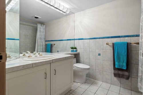 75 Hawkside Close Nw, Calgary, AB - Indoor Photo Showing Bathroom