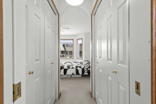 9095 Scurfield Drive Nw, Calgary, AB - Indoor Photo Showing Other Room