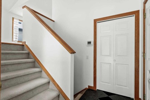 9095 Scurfield Drive Nw, Calgary, AB - Indoor Photo Showing Other Room