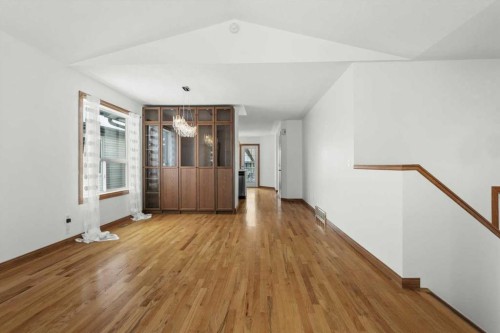 9095 Scurfield Drive Nw, Calgary, AB - Indoor Photo Showing Other Room