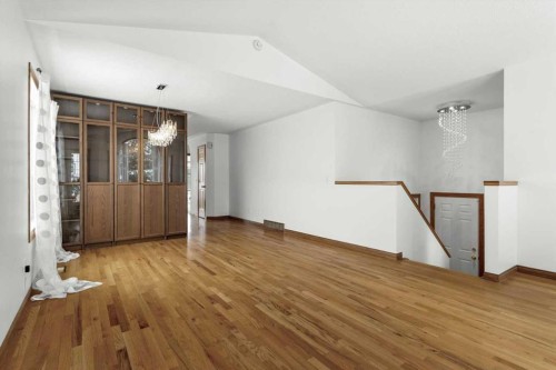 9095 Scurfield Drive Nw, Calgary, AB - Indoor Photo Showing Other Room