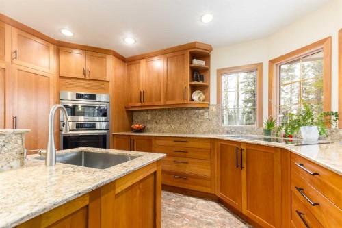 231031 Forestry Way, Bragg Creek, AB - Indoor Photo Showing Kitchen