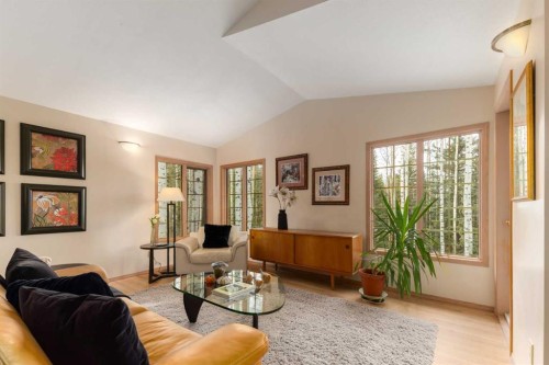 231031 Forestry Way, Bragg Creek, AB - Indoor Photo Showing Living Room