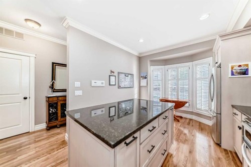 2431 Erlton Street Sw, Calgary, AB - Indoor Photo Showing Kitchen
