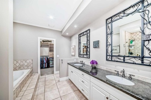 2431 Erlton Street Sw, Calgary, AB - Indoor Photo Showing Bathroom