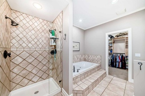 2431 Erlton Street Sw, Calgary, AB - Indoor Photo Showing Bathroom