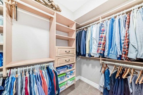 2431 Erlton Street Sw, Calgary, AB - Indoor With Storage