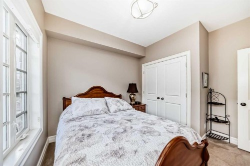 2431 Erlton Street Sw, Calgary, AB - Indoor Photo Showing Bedroom