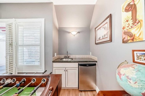 2431 Erlton Street Sw, Calgary, AB - Indoor Photo Showing Dining Room