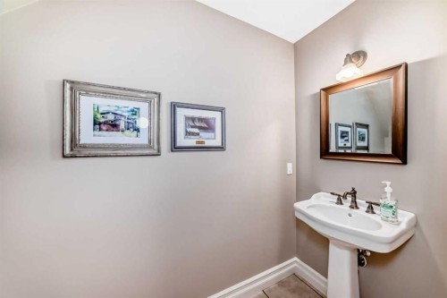 2431 Erlton Street Sw, Calgary, AB - Indoor Photo Showing Bathroom