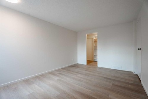 110-330 Canterbury Drive Sw, Calgary, AB - Indoor Photo Showing Other Room