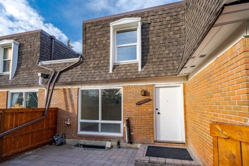 110-330 Canterbury Drive Sw, Calgary, AB - Outdoor With Exterior