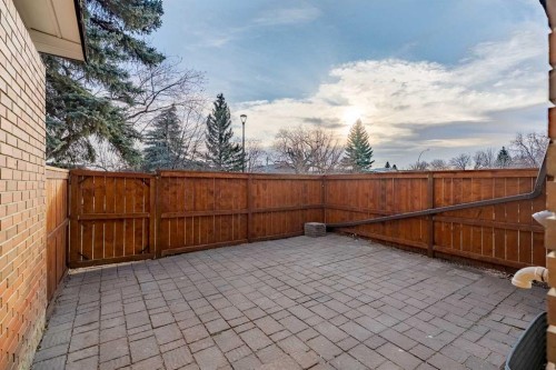 110-330 Canterbury Drive Sw, Calgary, AB - Outdoor
