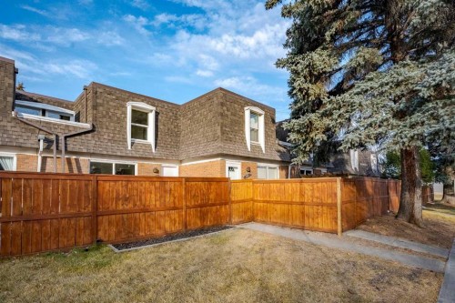 110-330 Canterbury Drive Sw, Calgary, AB - Outdoor