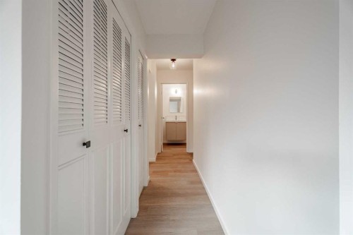 110-330 Canterbury Drive Sw, Calgary, AB - Indoor Photo Showing Other Room