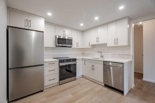110-330 Canterbury Drive Sw, Calgary, AB - Indoor Photo Showing Kitchen With Stainless Steel Kitchen