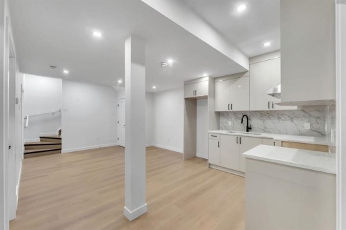 24 Corner Glen Green Ne, Calgary, AB - Indoor