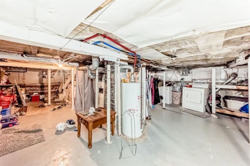 476 3 Street, Drumheller, AB - Indoor Photo Showing Basement