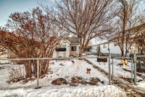 476 3 Street, Drumheller, AB - Outdoor