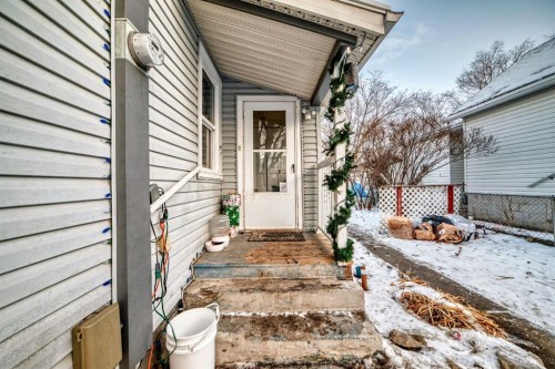 476 3 Street, Drumheller, AB - Outdoor With Exterior