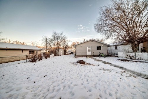 476 3 Street, Drumheller, AB - Outdoor