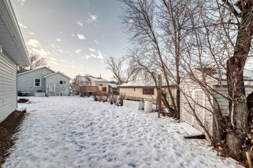 476 3 Street, Drumheller, AB - Outdoor